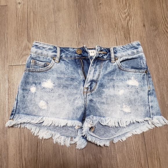 Bullhead High Rise Booty Shorts - Picture 2 of 5